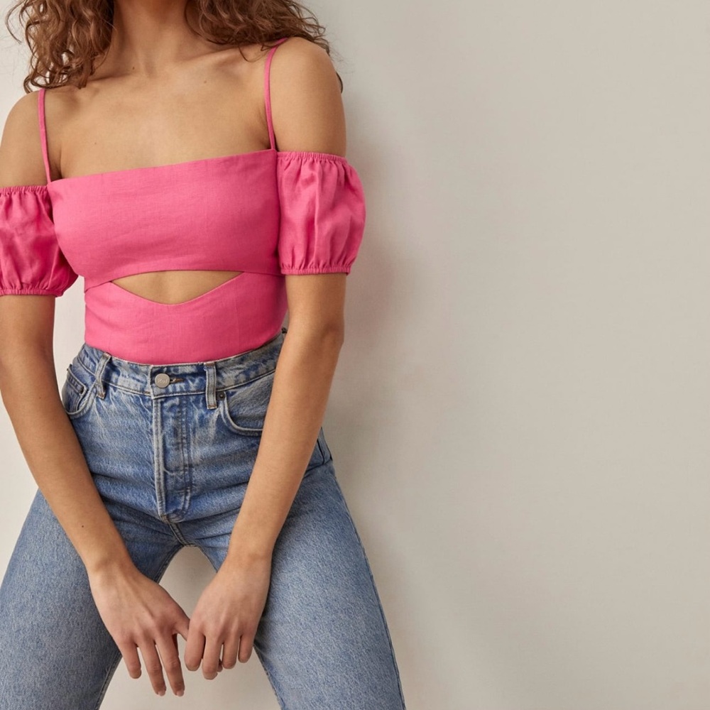 Reformation Lainey Linen Top
Color: Snapdragon
Size: 0